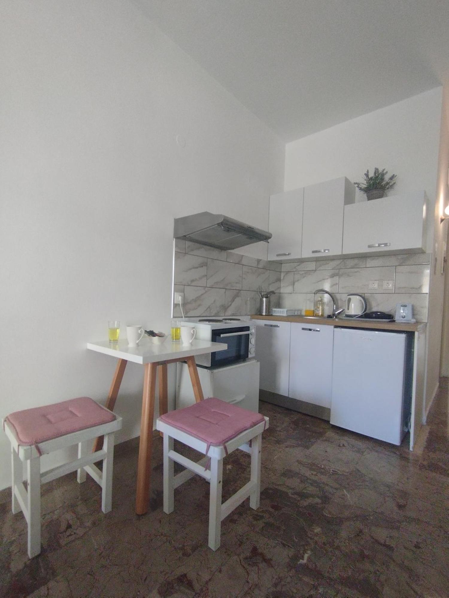 Kalamionas & Apartment *